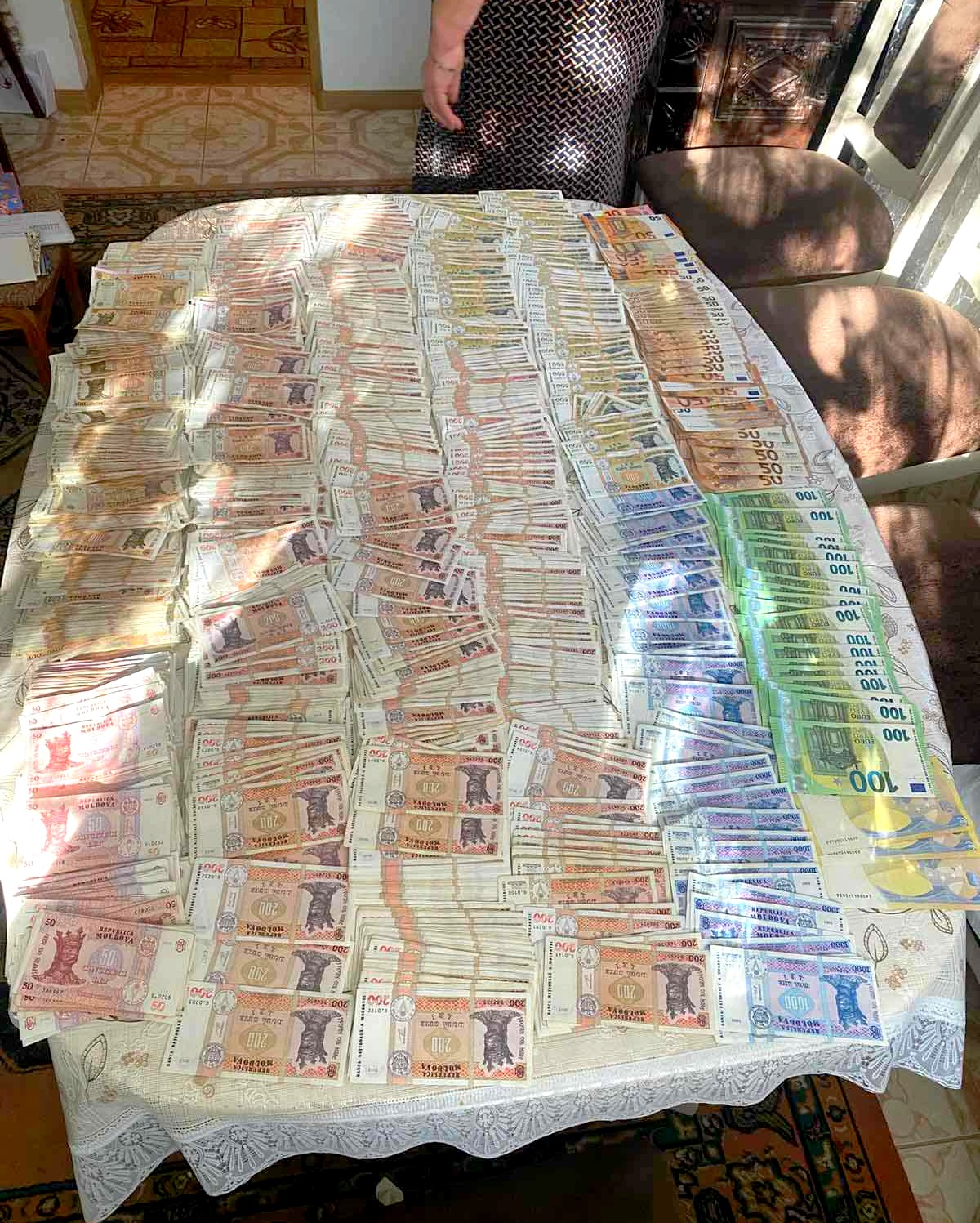 Zeci de percheziții într-un dosar de corupție la eliberarea permiselor de conducere 2 68ef5248e4e53bc74998c281 1