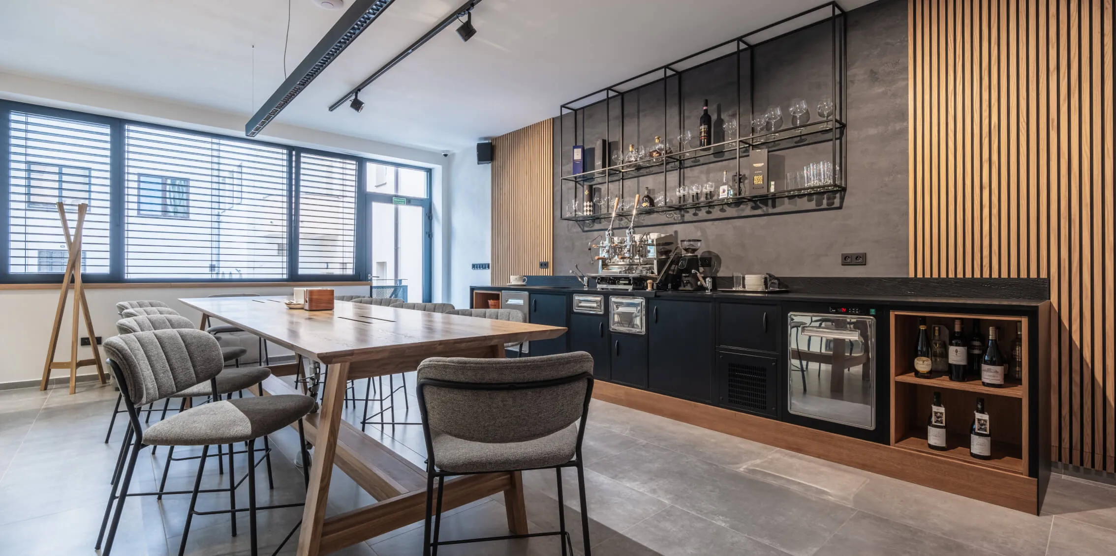 Miba Interior - Reference - Mia Coffee