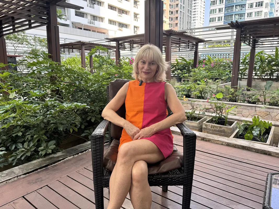 Vikki relaxing at the recovery hotel in Bangkok during her extended tummy tuck recovery