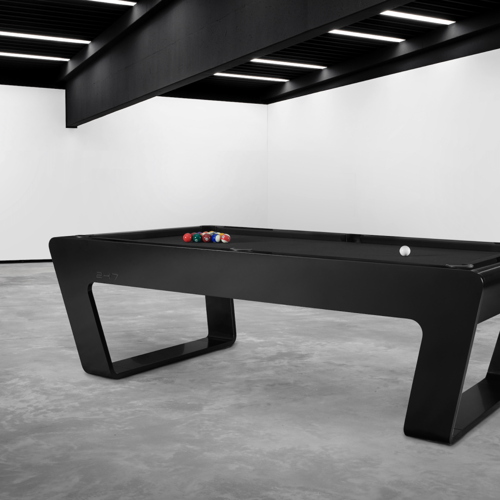Custom pooltable in black