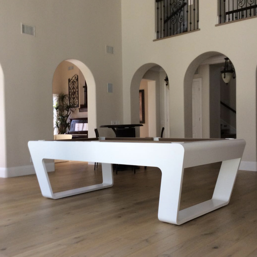 Custom pooltable in white