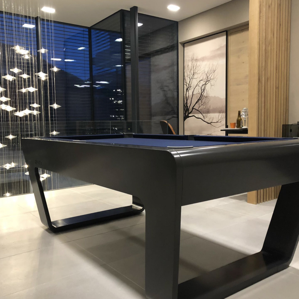 Custom pooltable in black