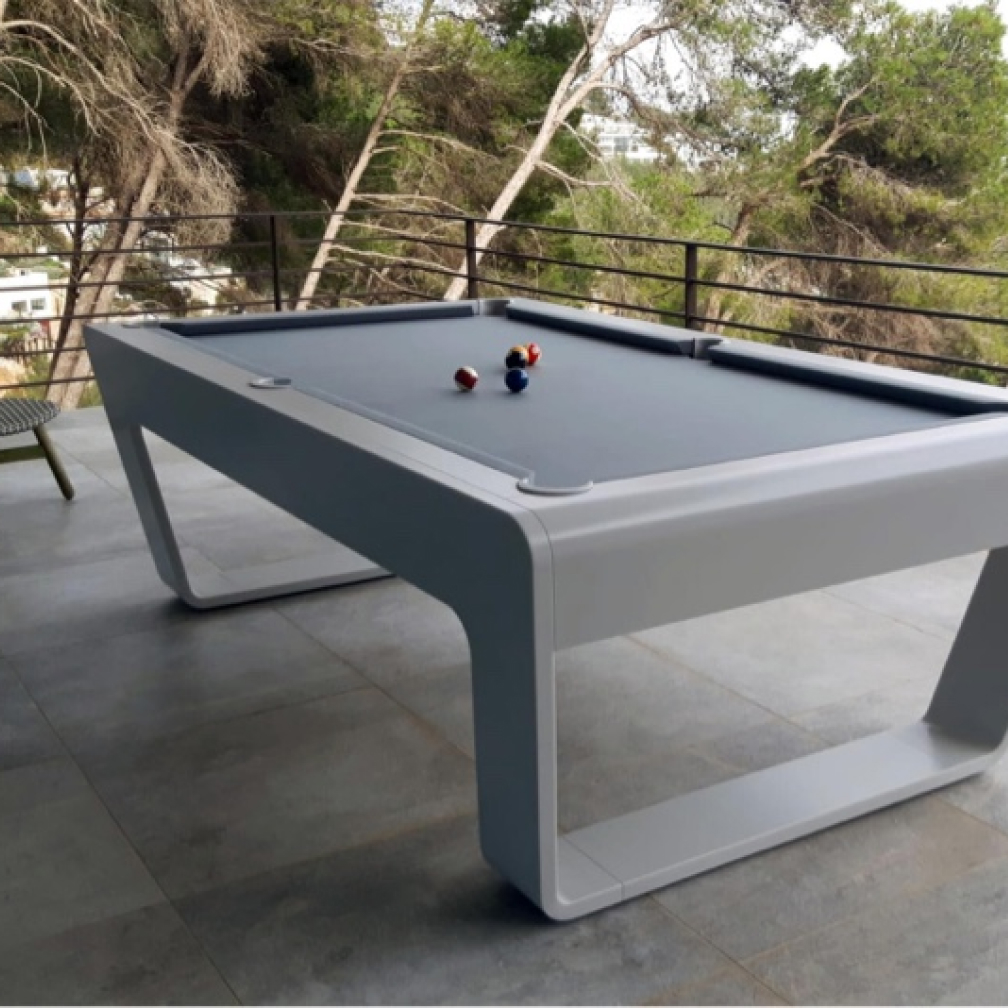 Custom pooltable in white with grey table cloth