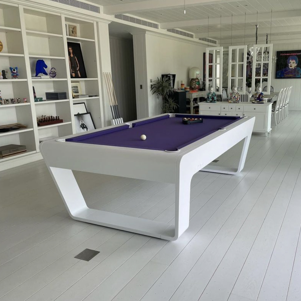 Custom pooltable in white with purple table cloth