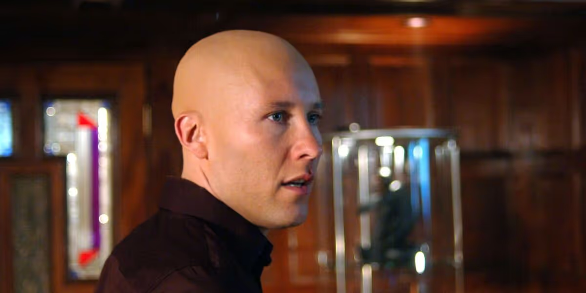 Photo of Lex Luthor representing accurate job title and description extraction from Sales Navigator via Pronto