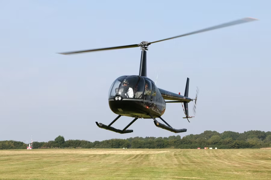Helikopterflug mit mehreren Personen als Highlight von Wanderungen.