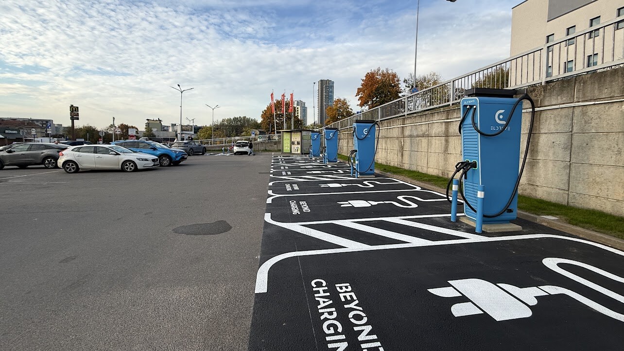 Four 200 kW Eldrive fast chargers at Rimi Mylia in Vilnius