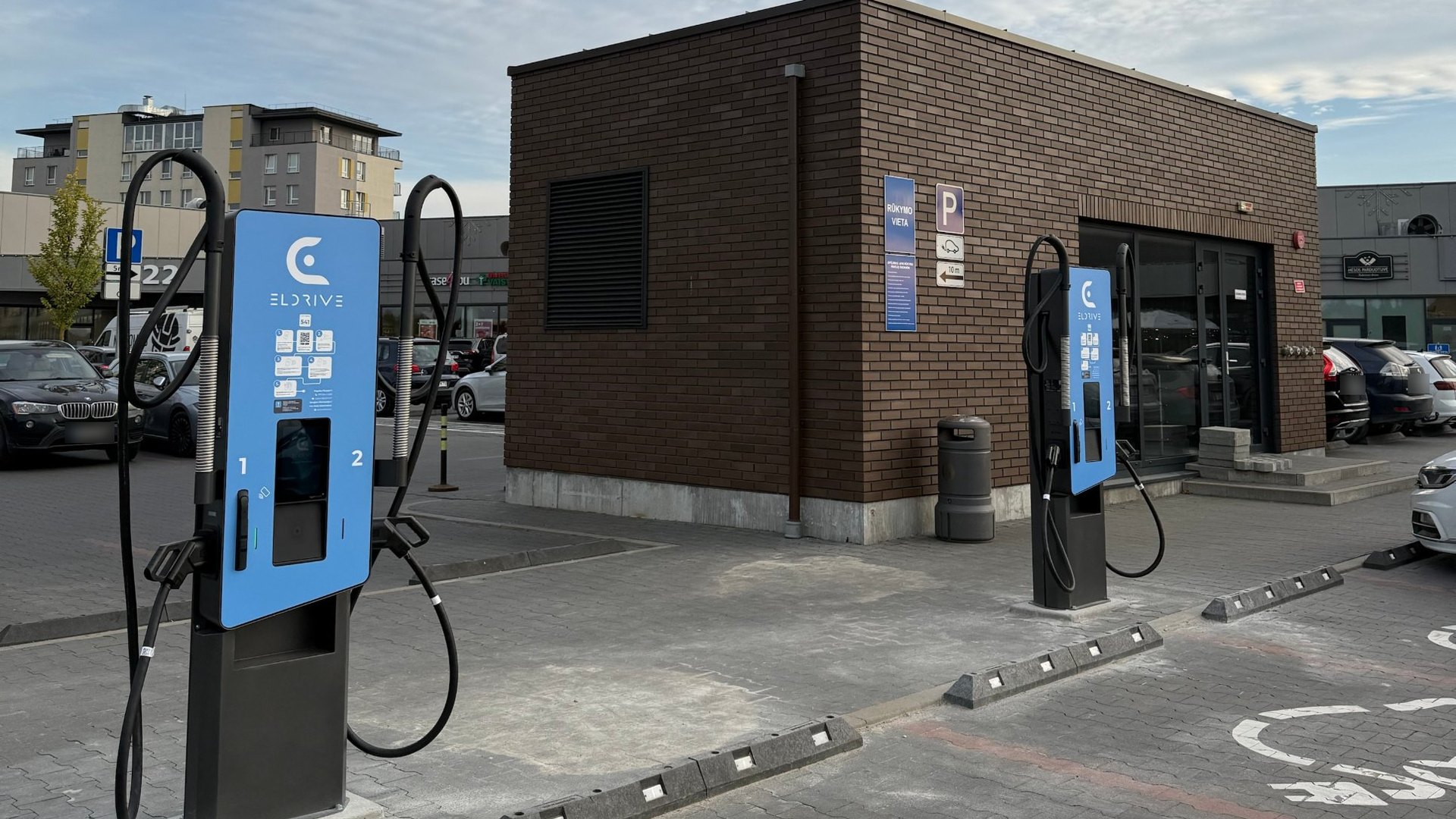 Eldrive 50 kW fast chargers at the PC Pašilaičiai shopping centre in Vilnius