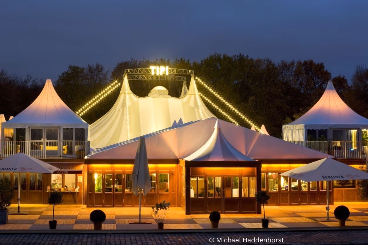 Tipi am Kanzlereck von außen