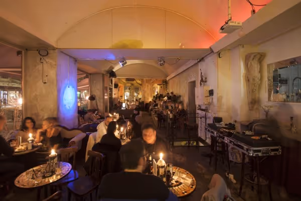 Cafe an einem Sonntag im August