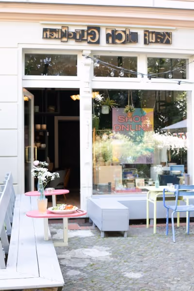 Café Kauf dich Glücklich von außen
