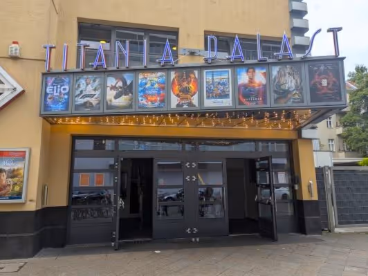 Titania Palast von außen