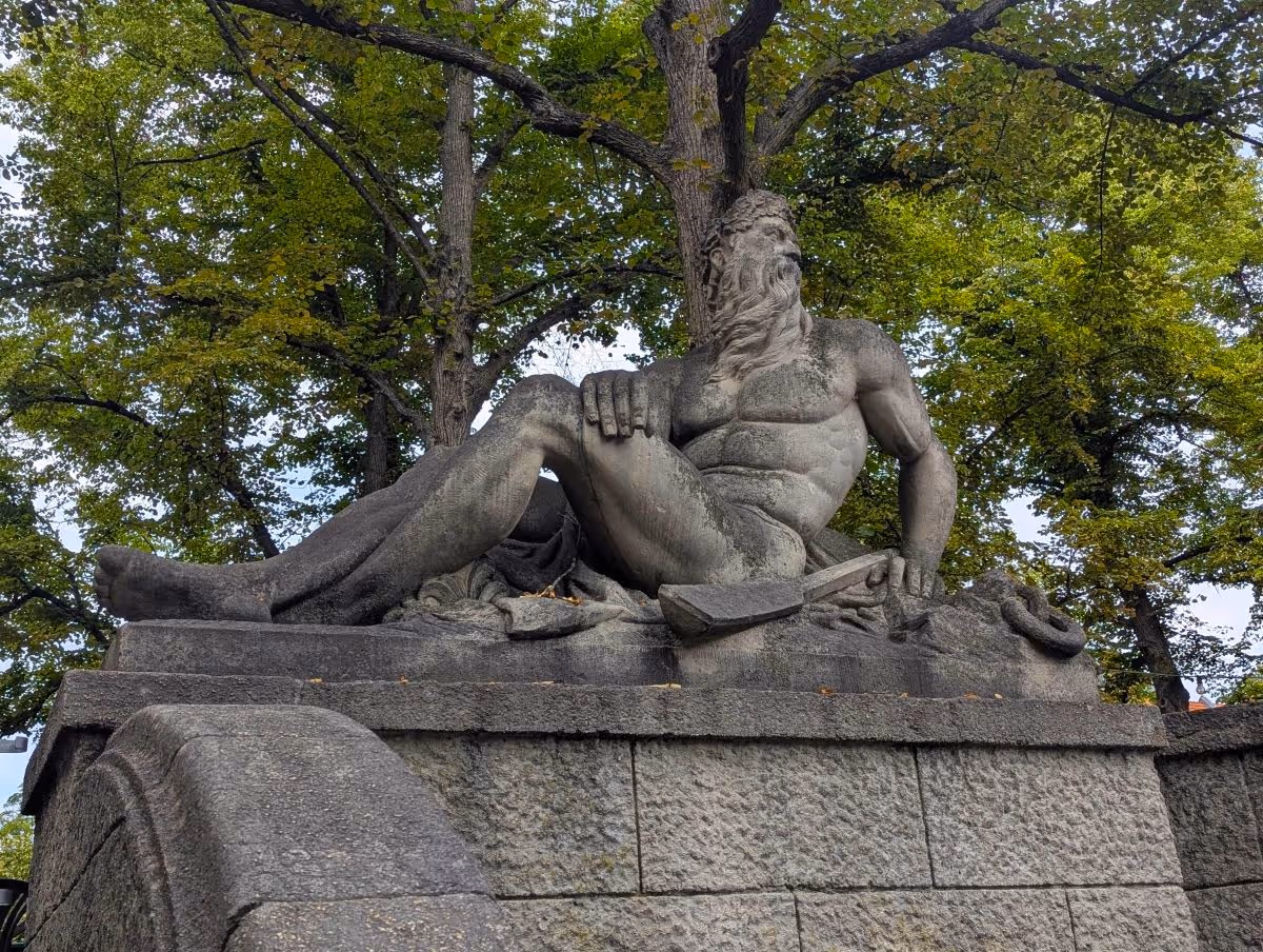 Skultptur am Rüdesheimer Platz