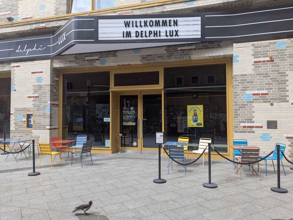 Delphi Lux von außen