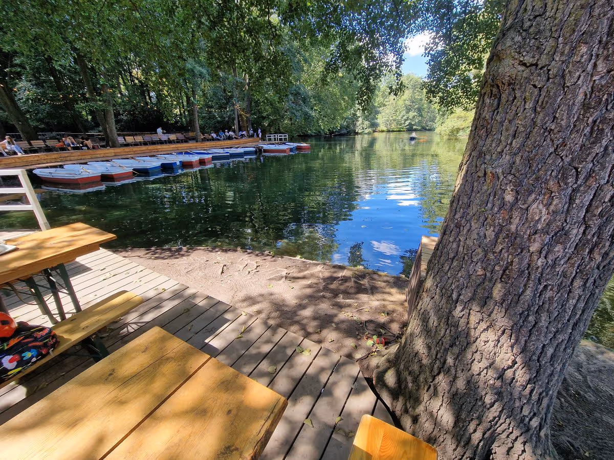 Cafe am neuen See Blick auf das Wasser