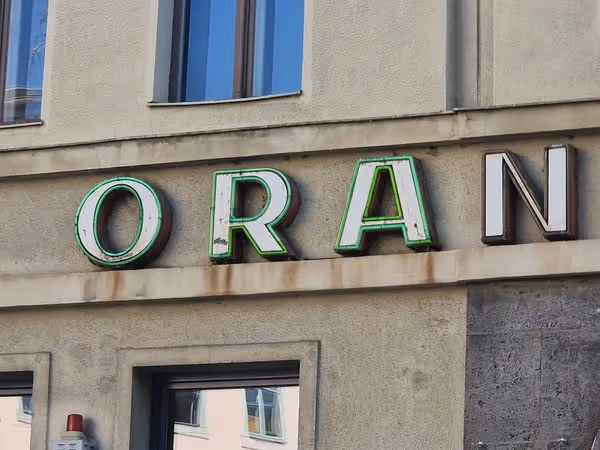 Ora Berlin Schild