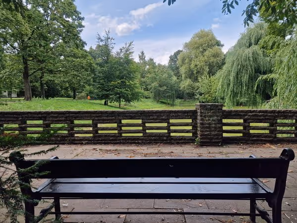Bank im Stadtpark Lichtenberg