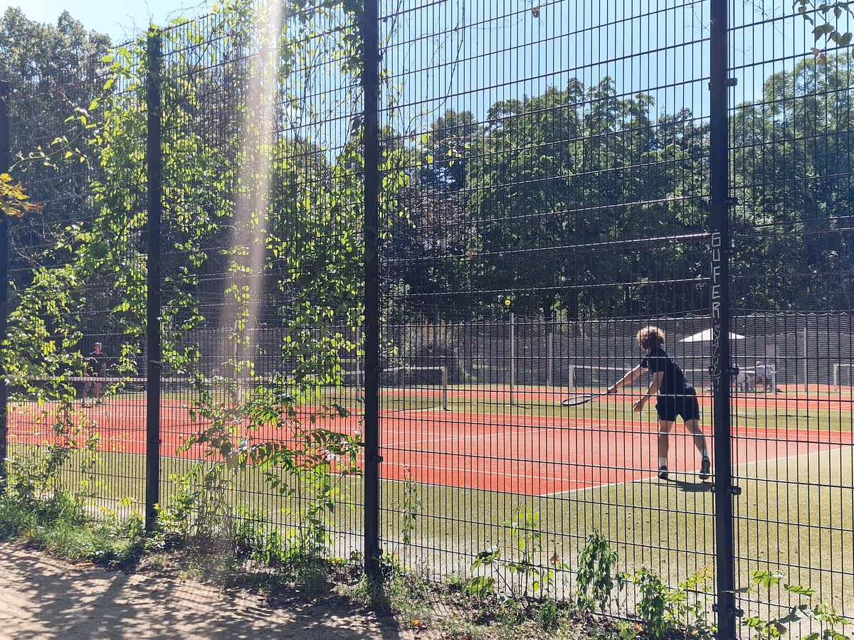 Tennisplatz im Volkspark Friedrichshain