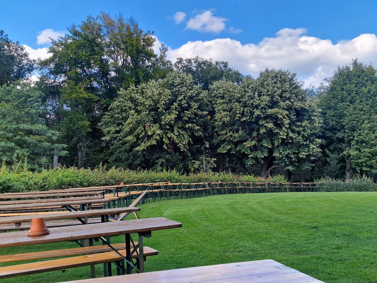 Tischgarnituren im Park Jungfernheide