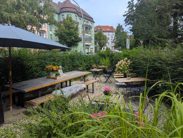 Cafe deBatchi Garten