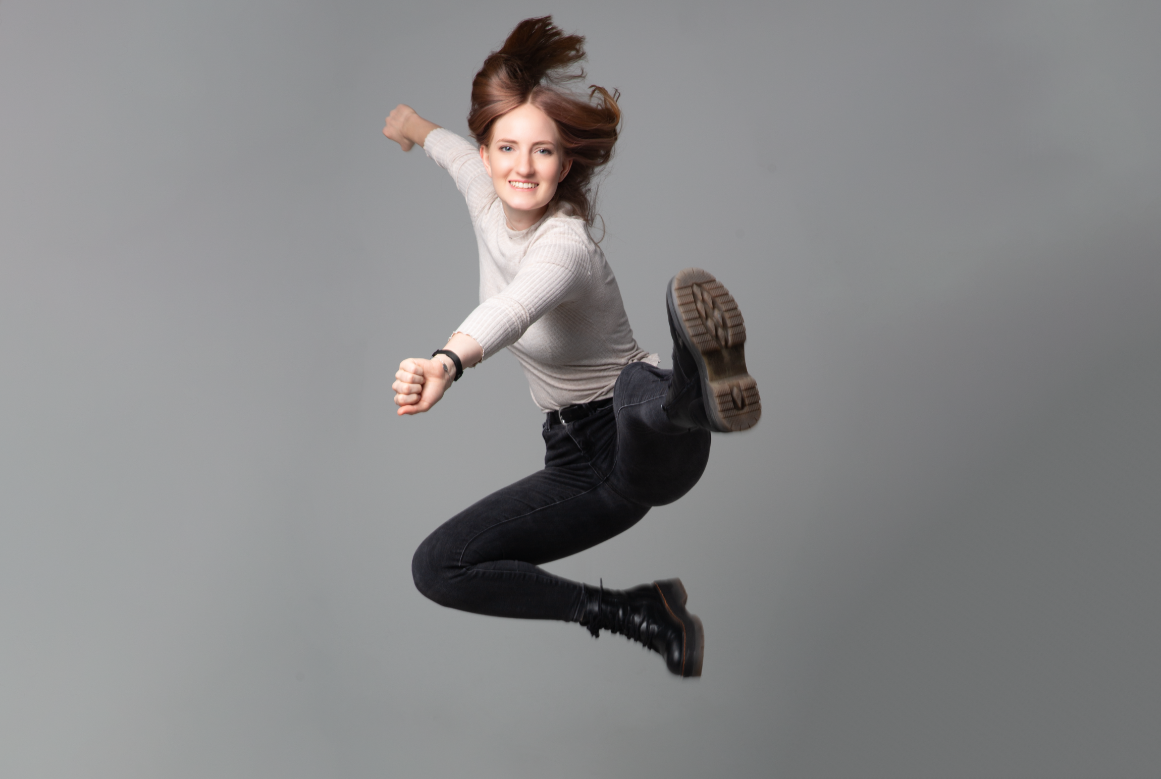 Lara Weiblen full body jump