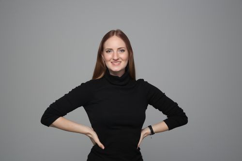 Lara Weiblen portrait front view