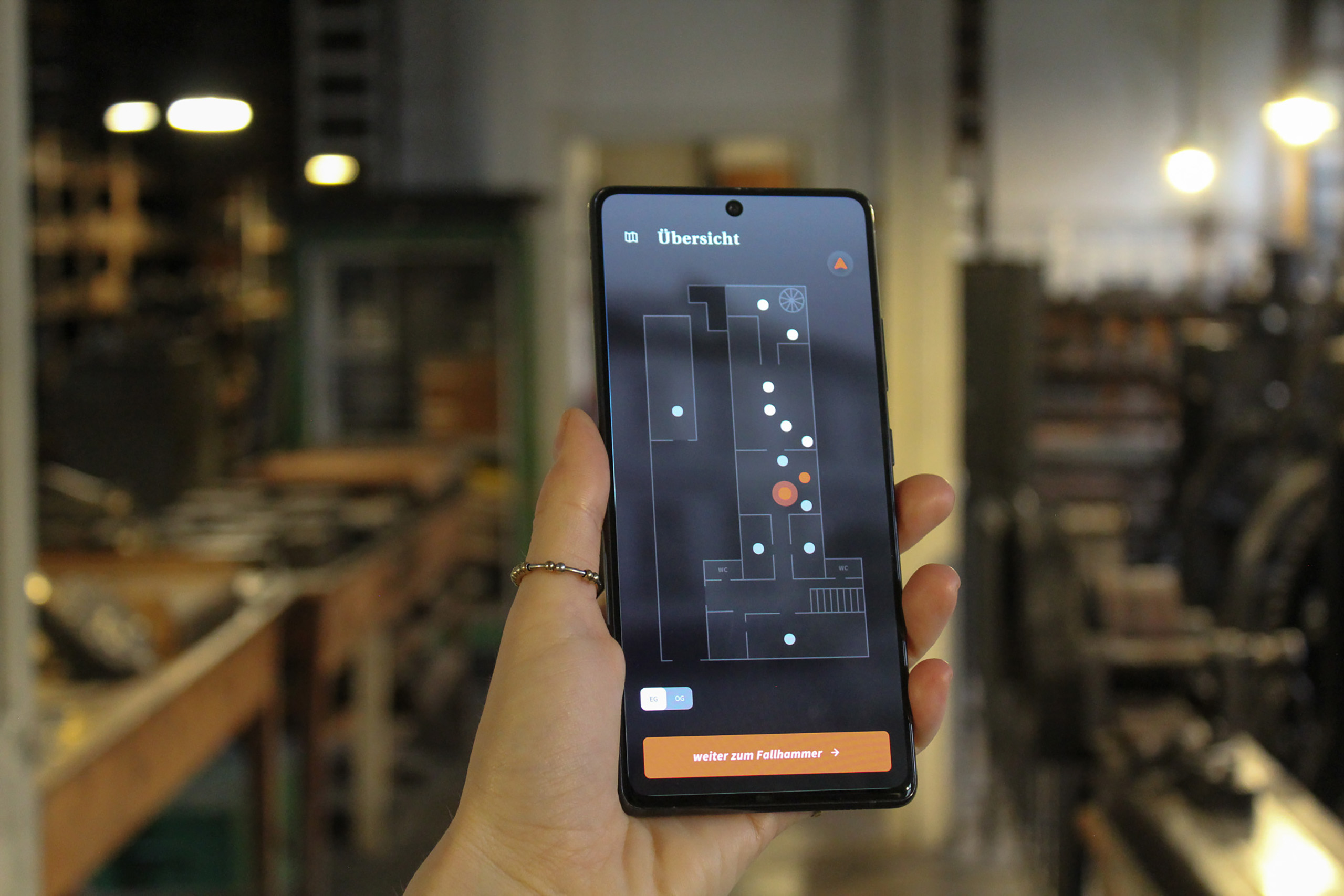 Guiding map on phone of silverware museum.
