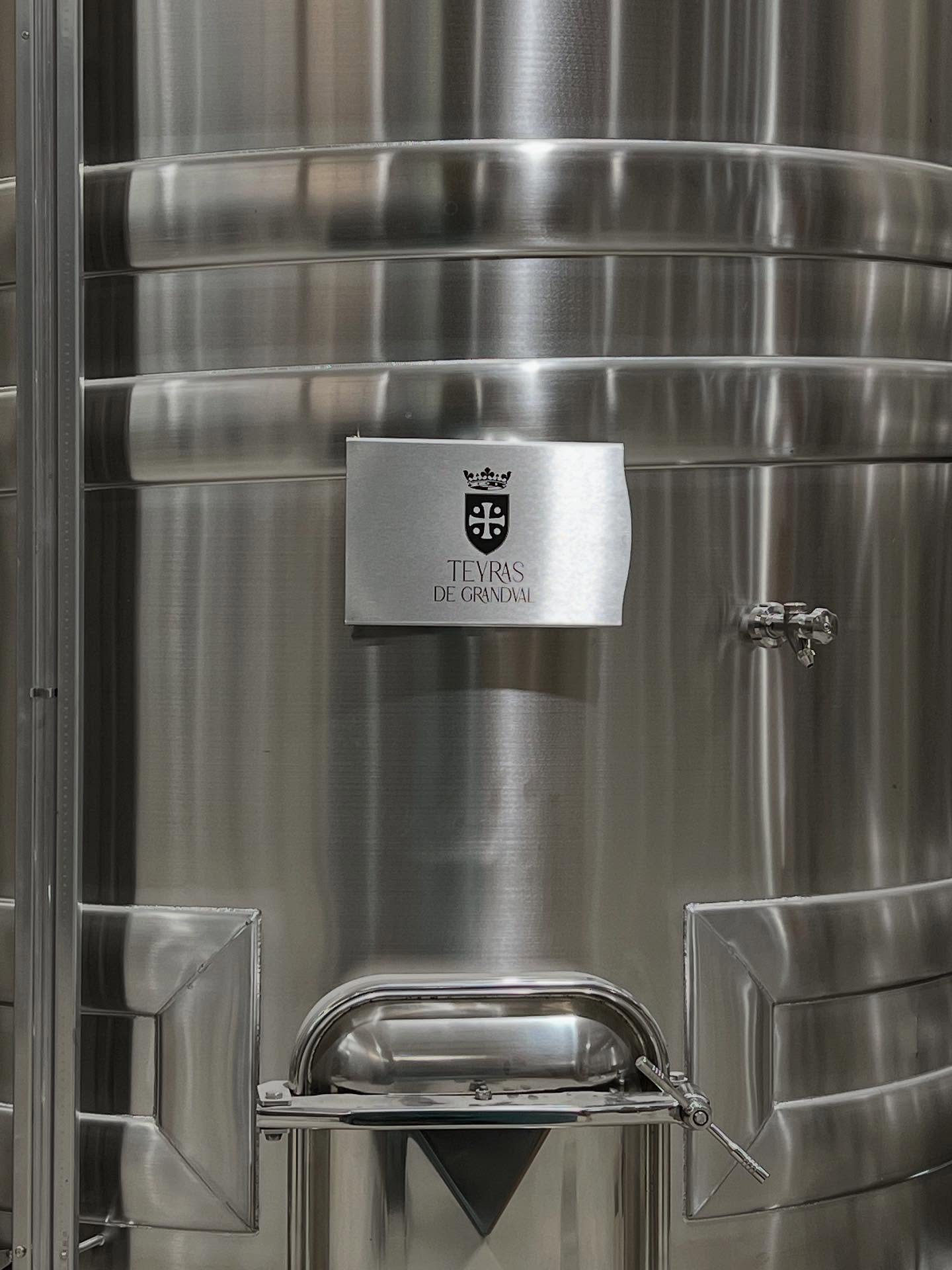 Tout est prêt @teyras_de_grandval !
On attend les #vendanges2025. Nous avons hâte de tester notre nouveau chai.  #chinon #aocchinon #vinbio #organicwine #cabernetfranc #chenin #fandechenin @domaine_desclosiers
