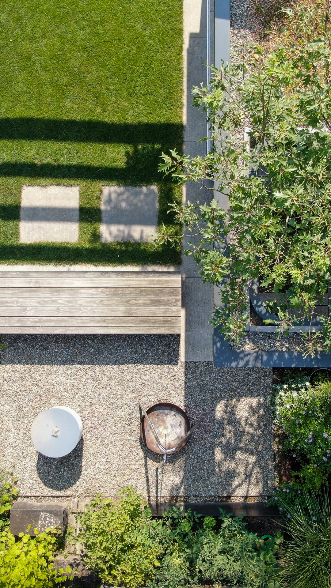 Vogelsansicht Garten mit einer Pergola. 