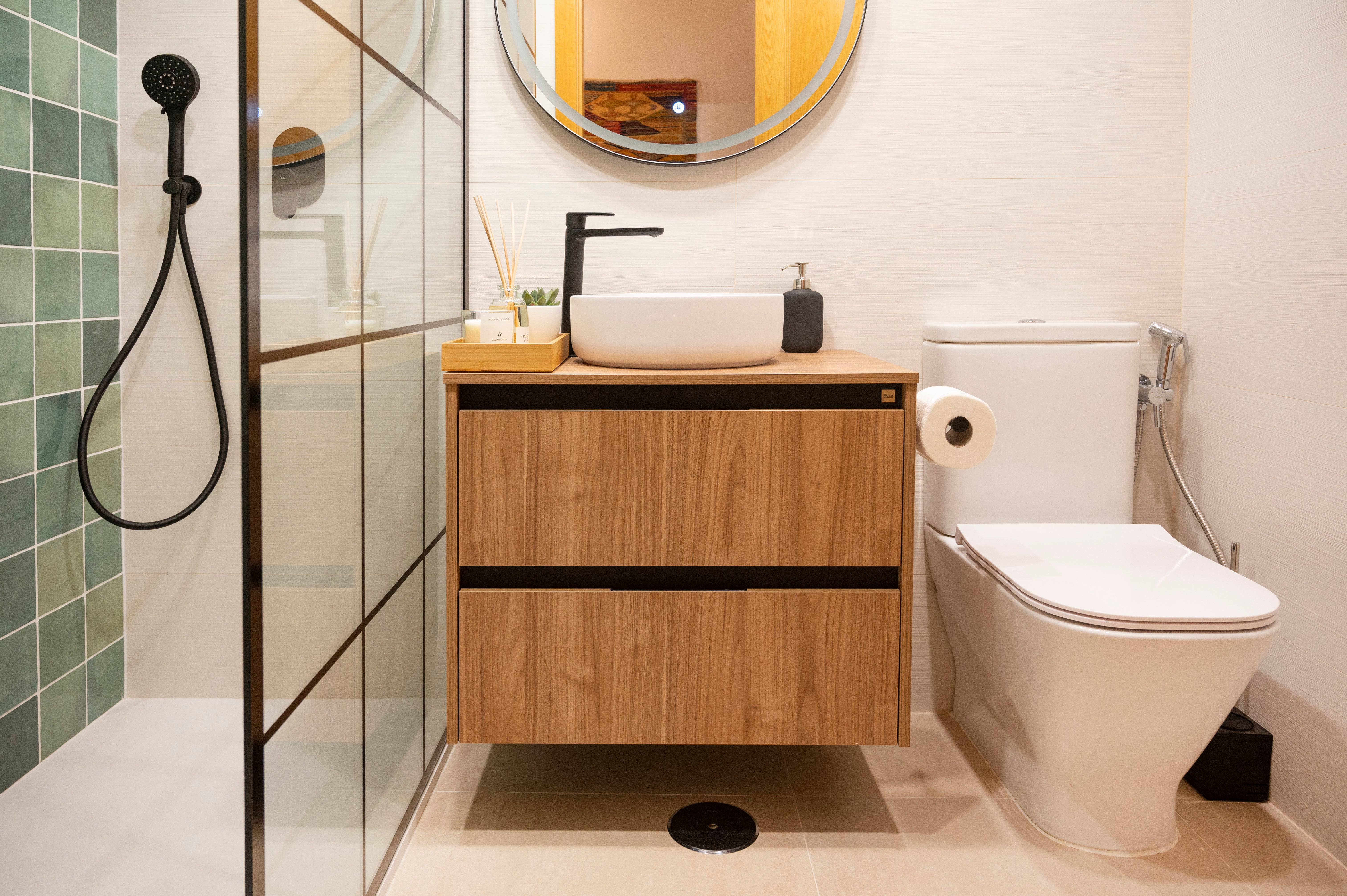 How to Make a Small Bathroom More Functional