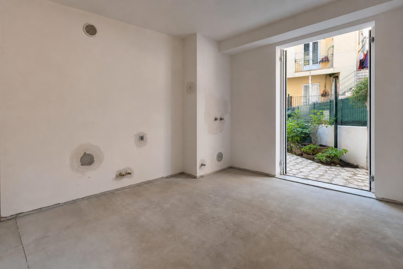 Remodelação de piso térreo com atenção a selagens e ventilação para prevenção de radão