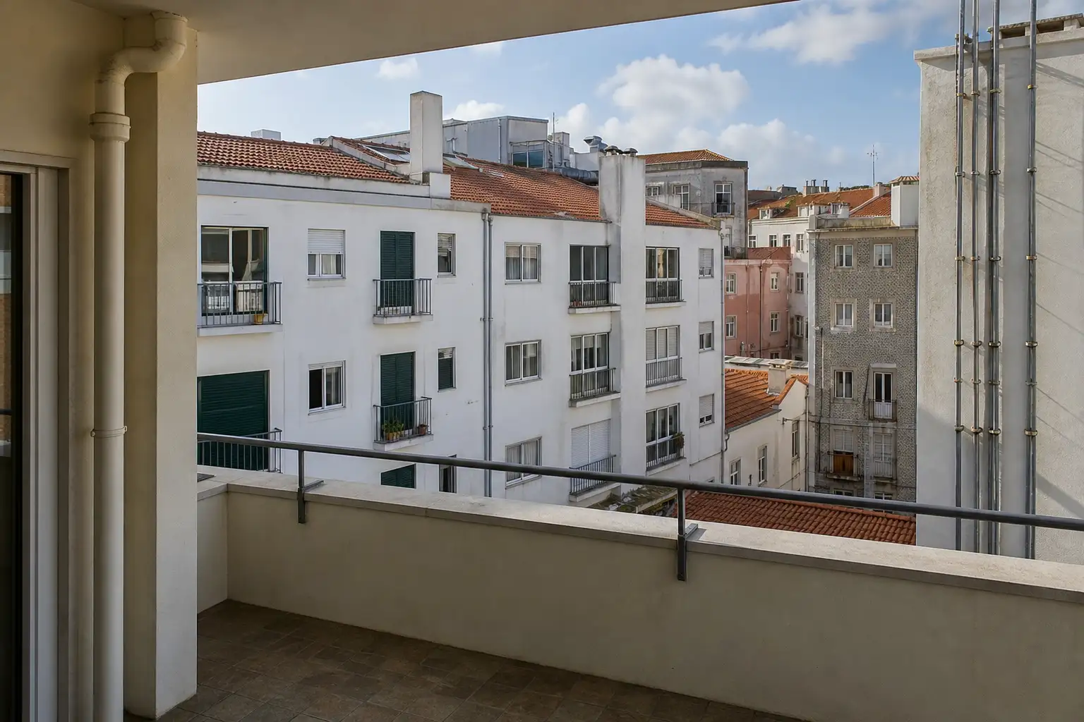 Lisbon residential buildings and the context of shared condominium services