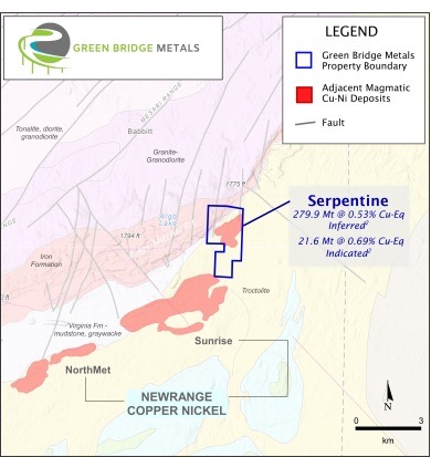 Abbildung 2: Geologische Karte mit bekannten magmatischen Kupfer-Nickel-Lagerstätten (rot) im Konzessionsgebiet und in dessen Nähe.