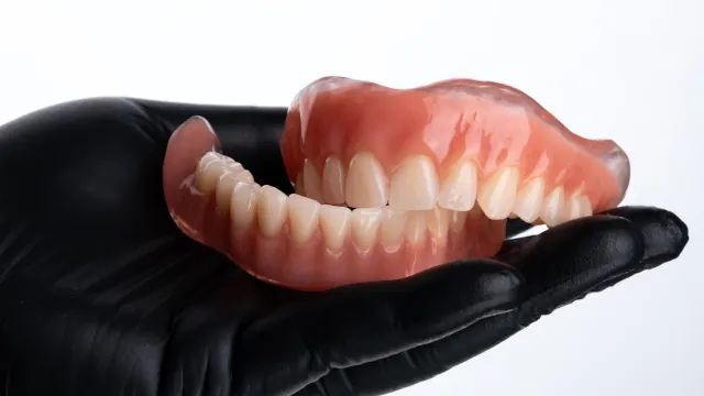 Dritte Zähne: Möglichkeiten und Kosten