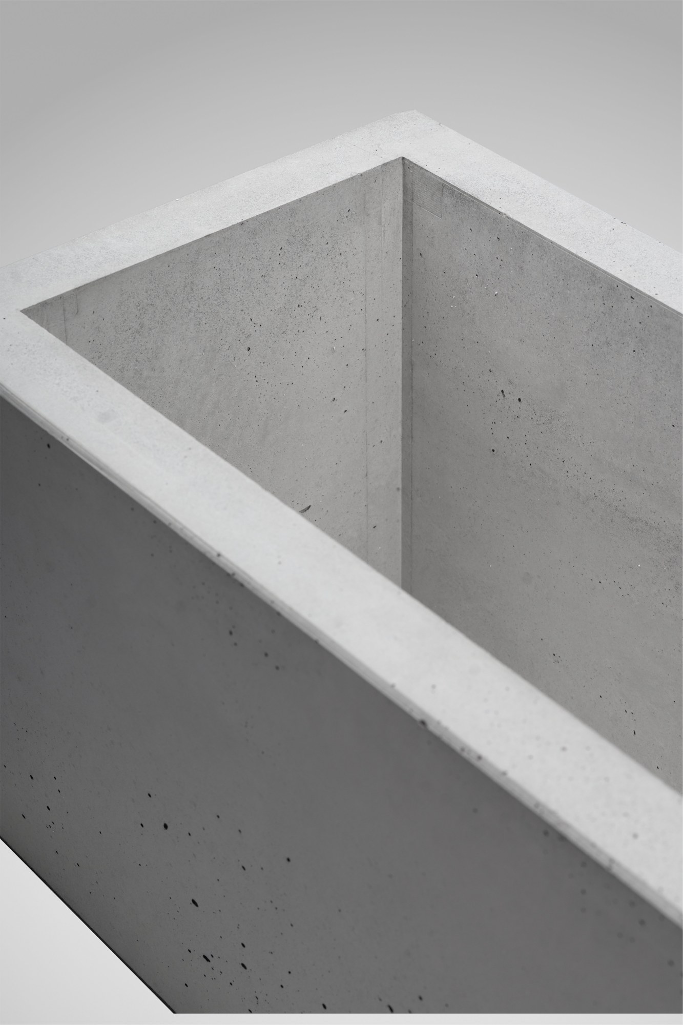 Detail eines FRAME Pflanzobjekts aus Beton.