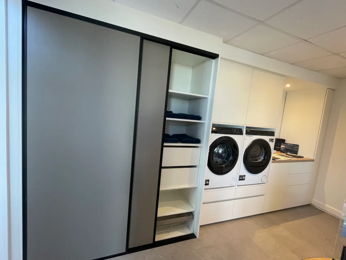 Buanderie sur mesure avec rangements optimisés