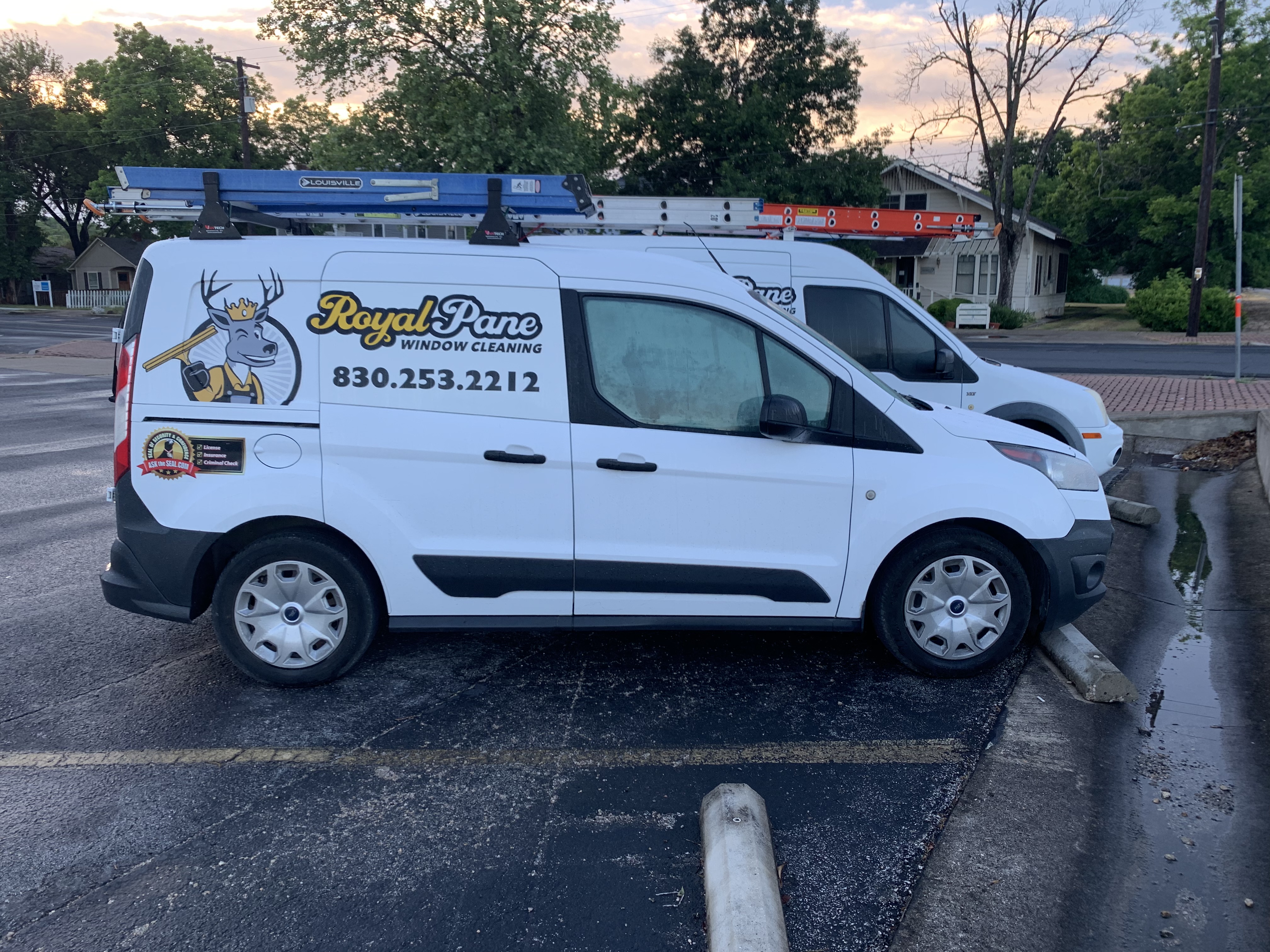 Before: genuine Royal Pane Window Cleaning Transit Connect photograph with its earlier blue-and-yellow lettering and ladder rack.