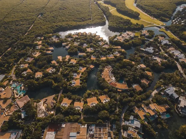 Cluster of vacation villas in Florida