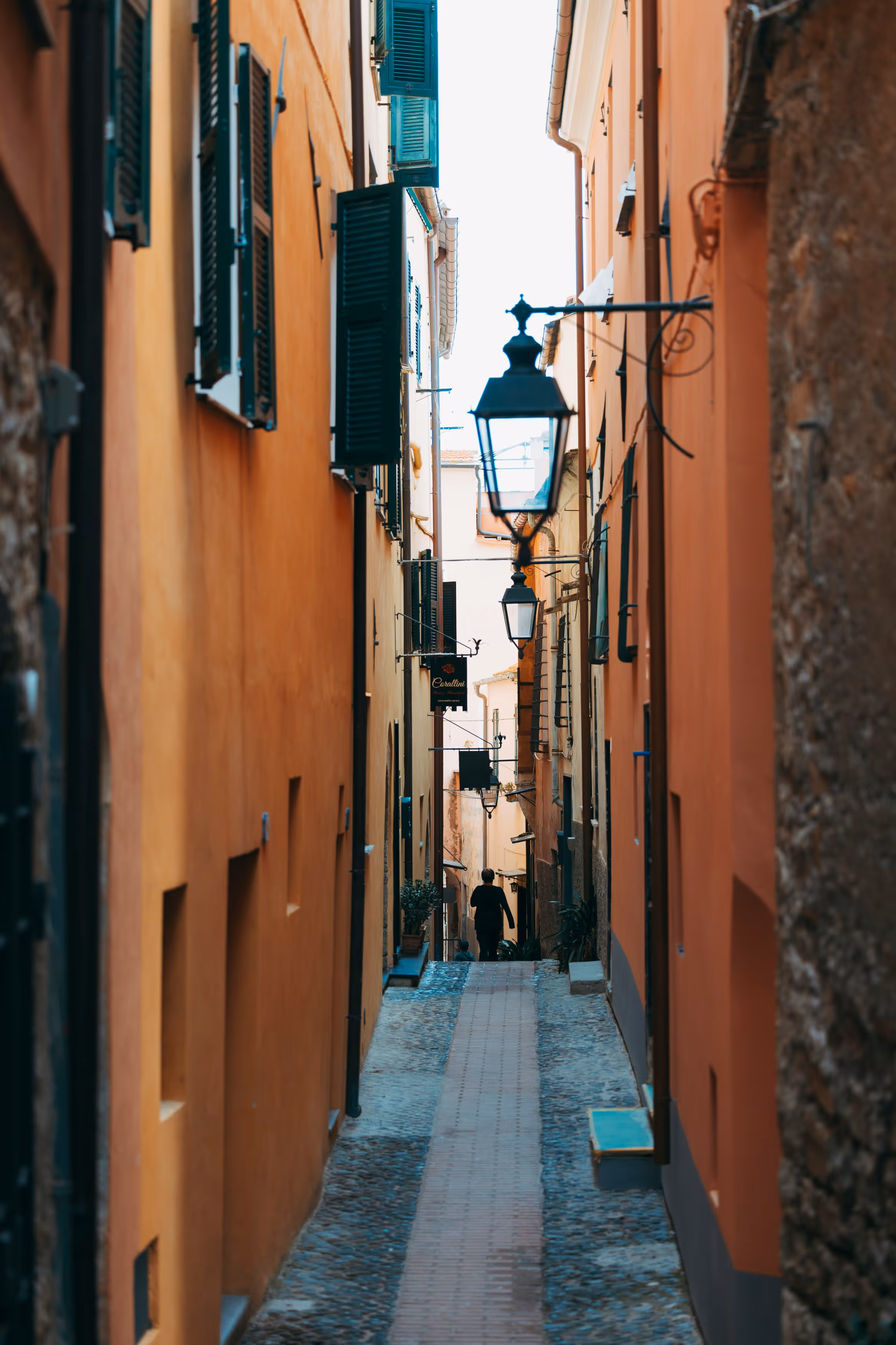 Fare un Giro Ligurien Gasse mit Laterne.