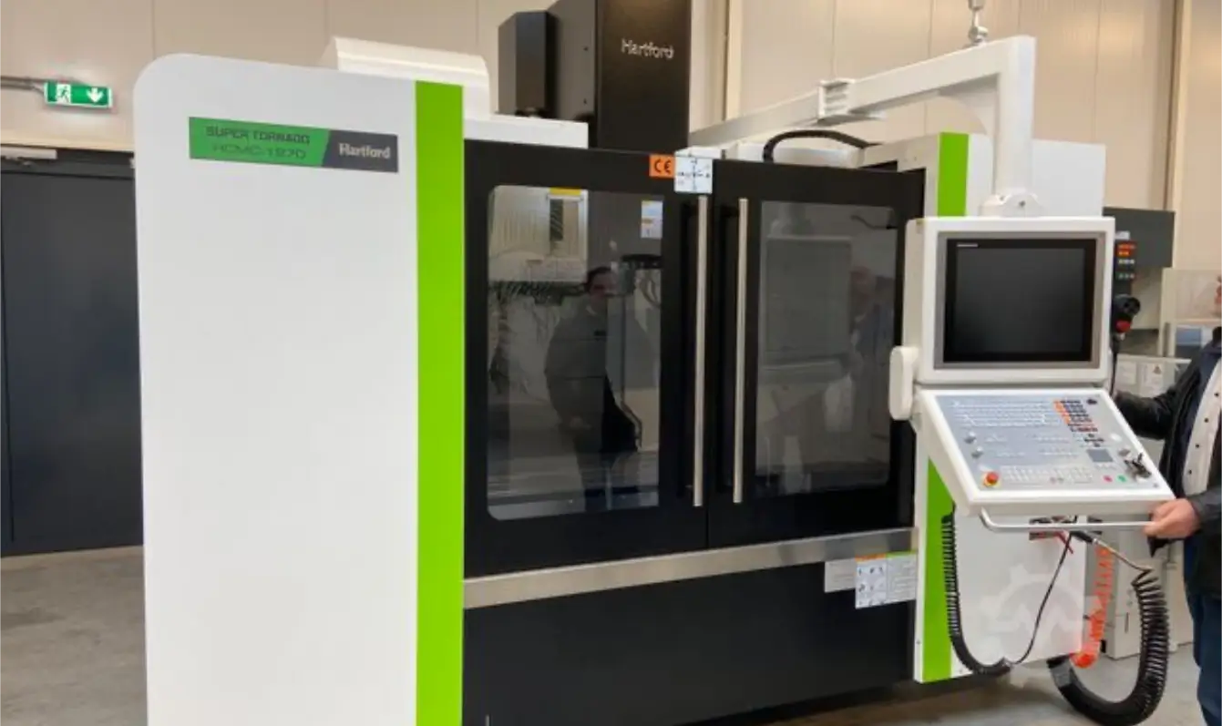 Centre d'usinage Harford en fonctionnement dans un atelier industriel