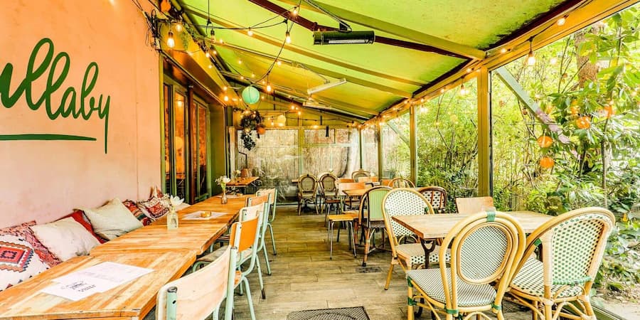Bar avec terrasse pas cher à Paris : les bonnes adresses pour l'été