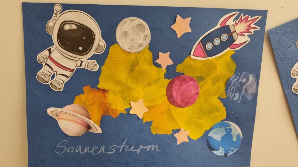 Collage der Kita Stellingen mit Astronaut, Rakete, Mond und dem Wort Sonnensturm