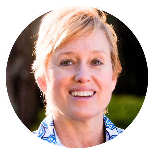 Stellvertretendes Kundenbild kaukasische Frau mittleren Alters mit blonden kurzen Haaren