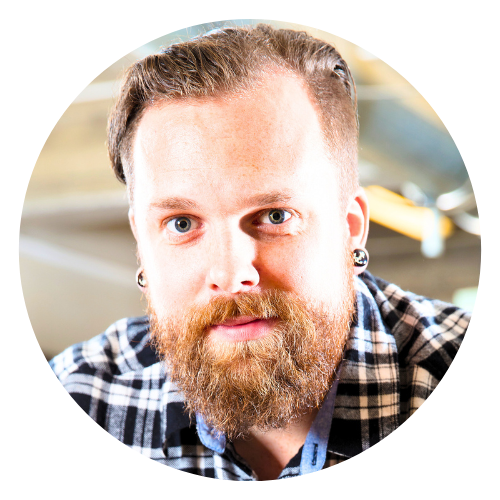 Stellvertretendes Kundenbildkaukasischer Mann mittleren Alters mit kurzen Haaren und Vollbart