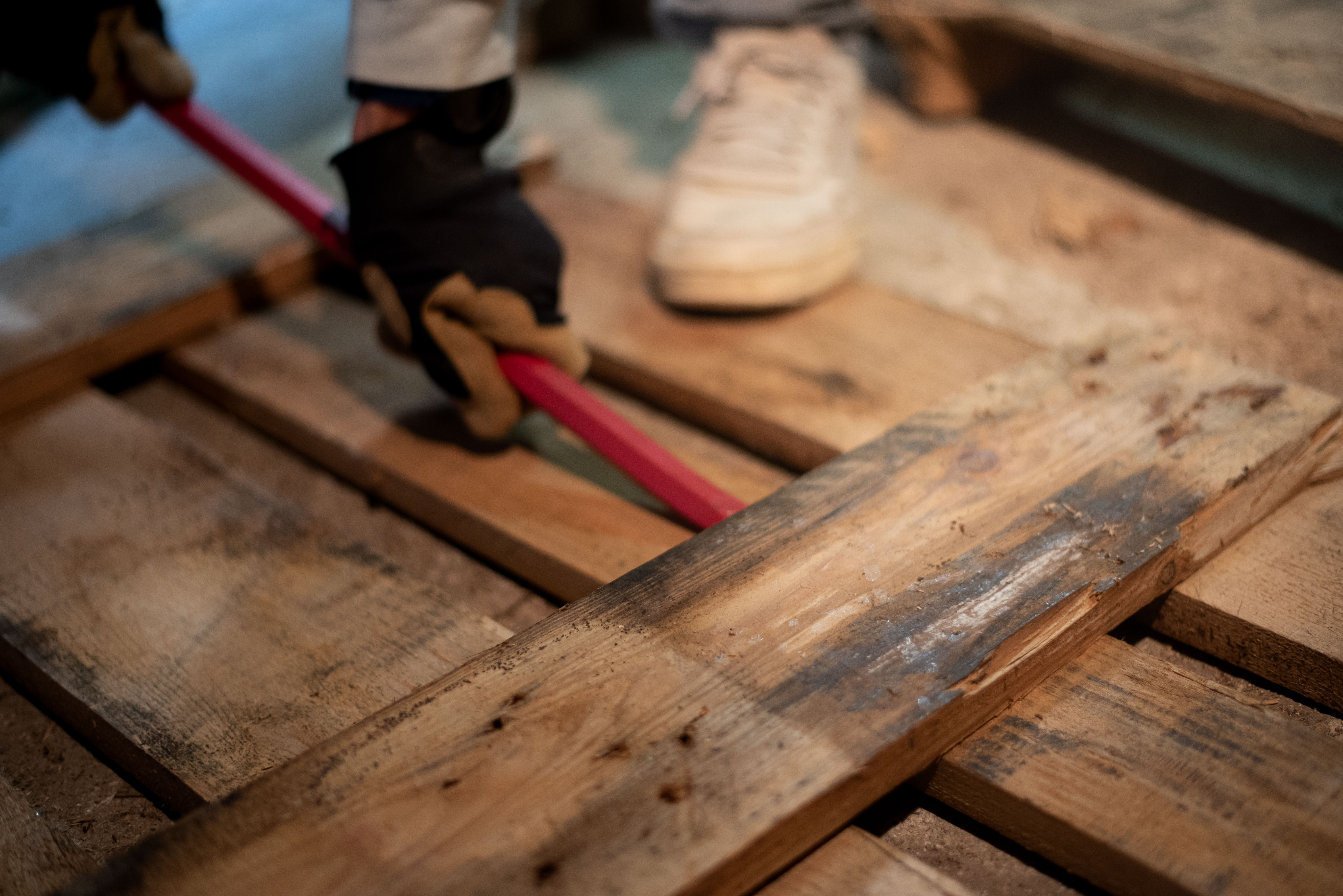 pry bar disassembling pallet