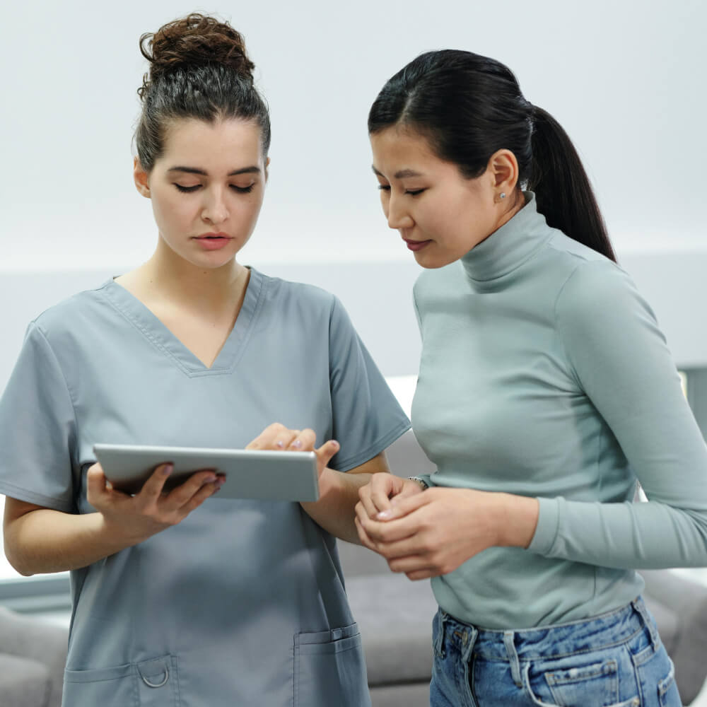 doctor and patient looking at platform
