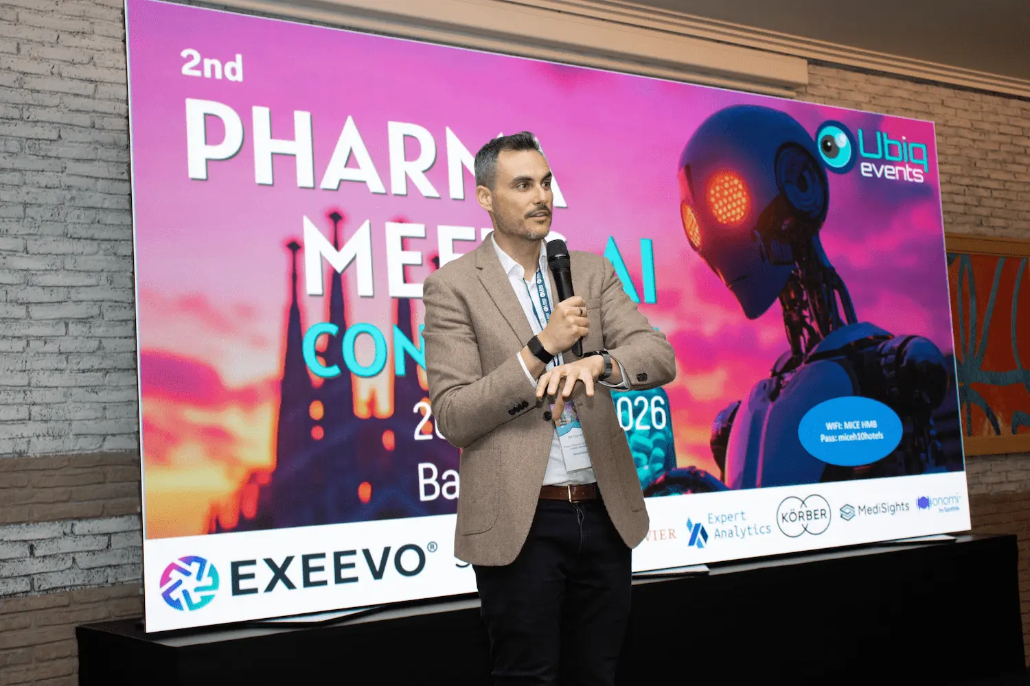 Photo of a speaker at the Pharma Meets AI conference