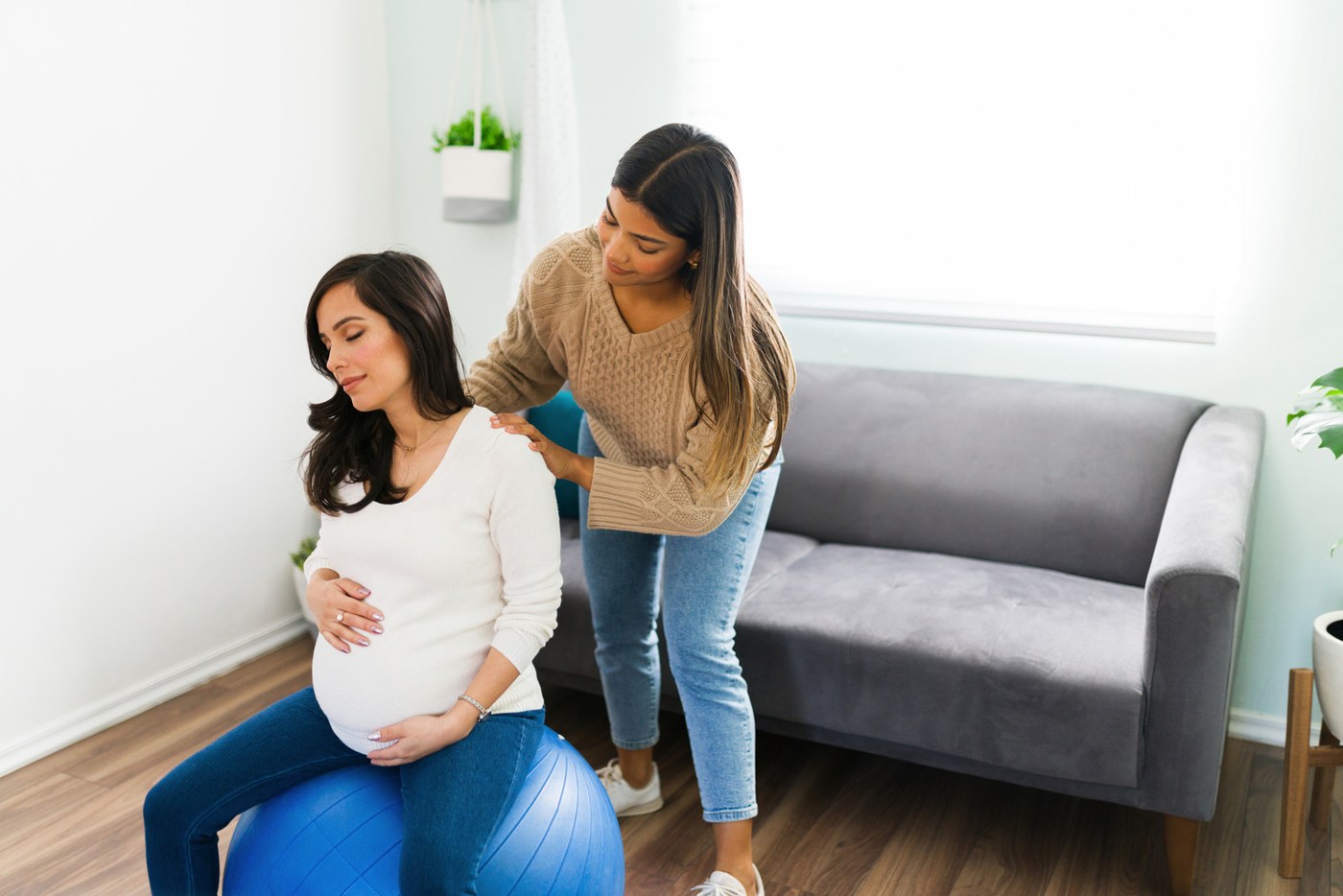 Prenatal comfort session with a birthing ball