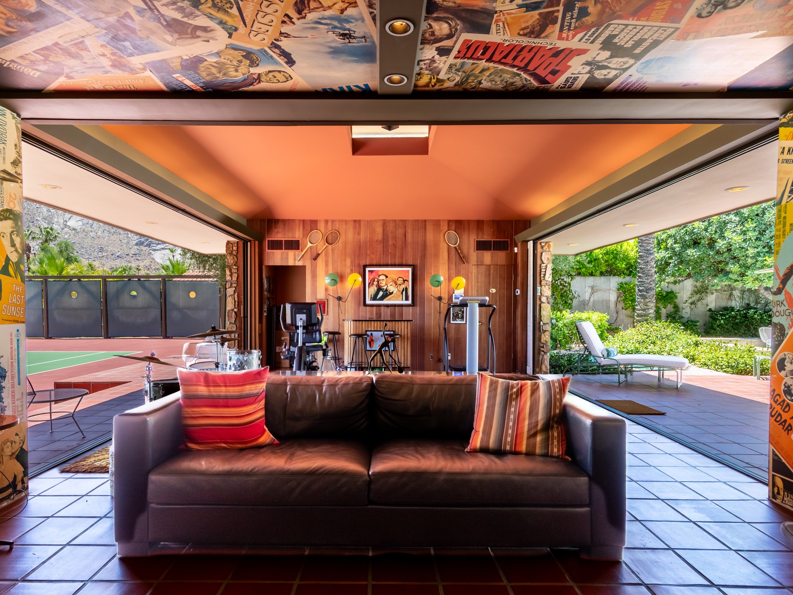 Pavilion lounge