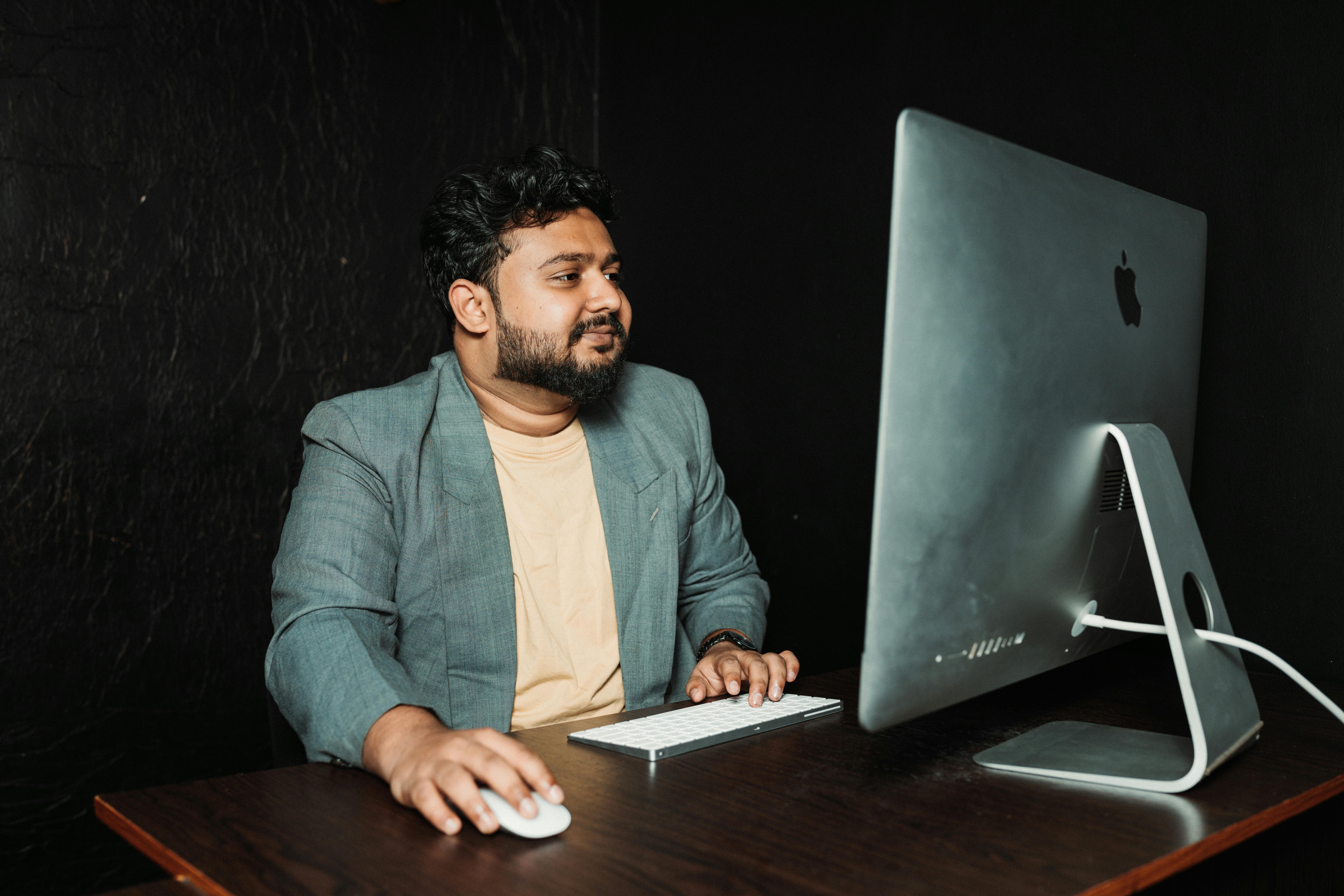 Understand how the Right to Disconnect Australia impacts contacting referees. Learn safe strategies to manage compliance and protect your hiring process. 